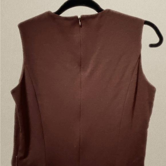 Sleeveless Sheath - Dress - Picture 2 of 4